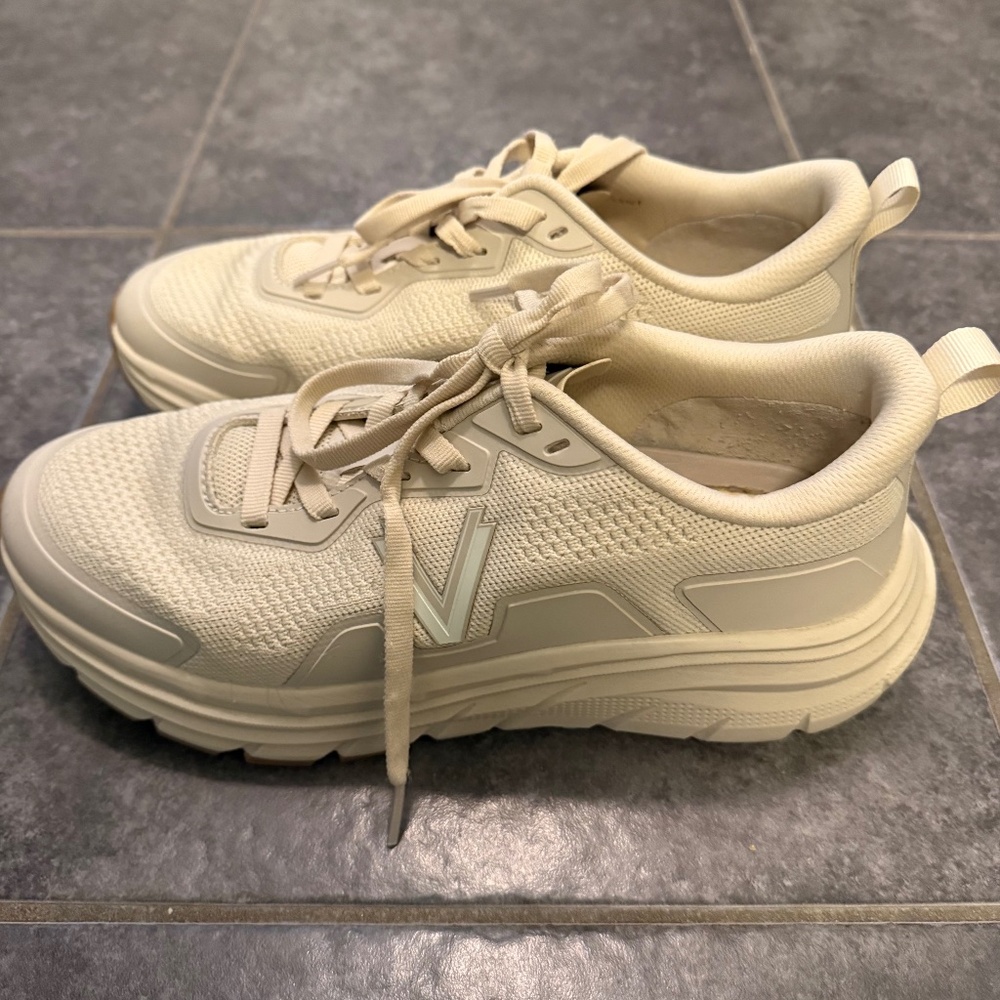 Vionic Walk Max Lace Up Sneakers Size 9.5 Medium, Cream